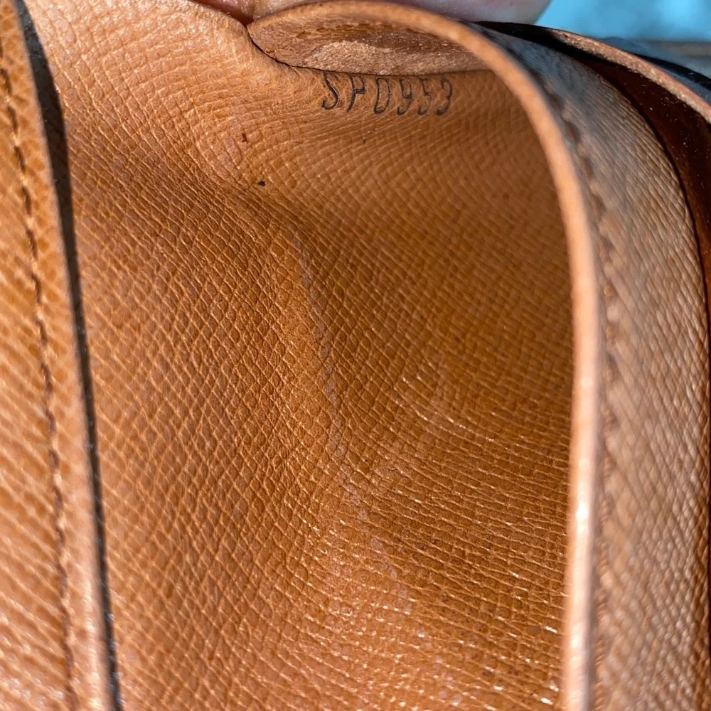 Authentic Louis Vuitton Vintage Monogram Elise Wallet